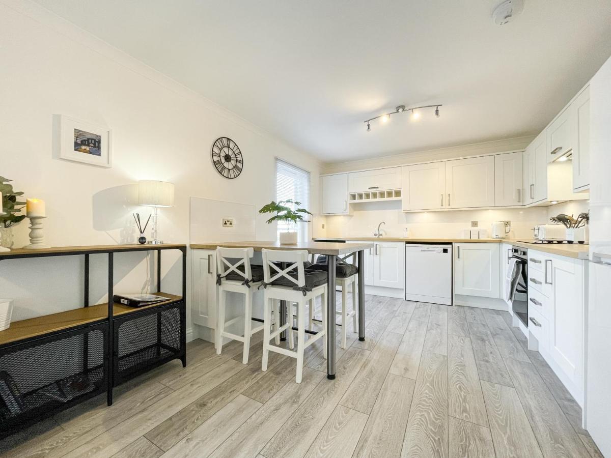 Pier View Apartment Оубън Екстериор снимка